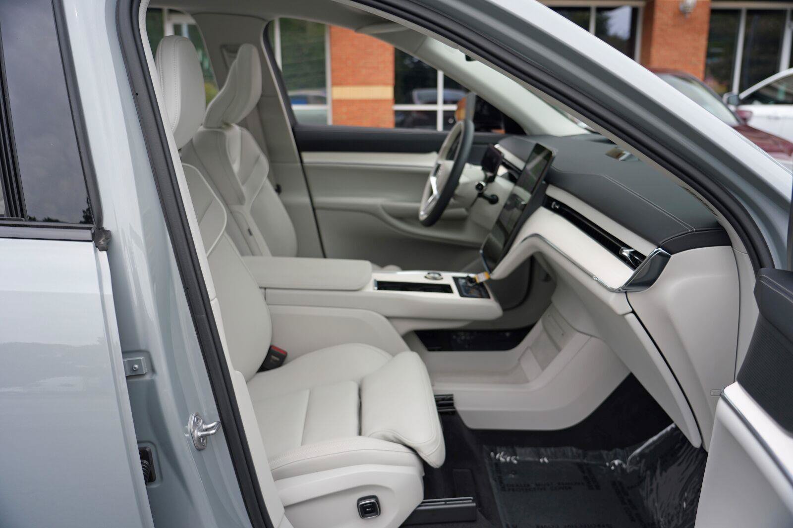 Used 2025 Volvo EX90 Ultra AWD/4WD image 16