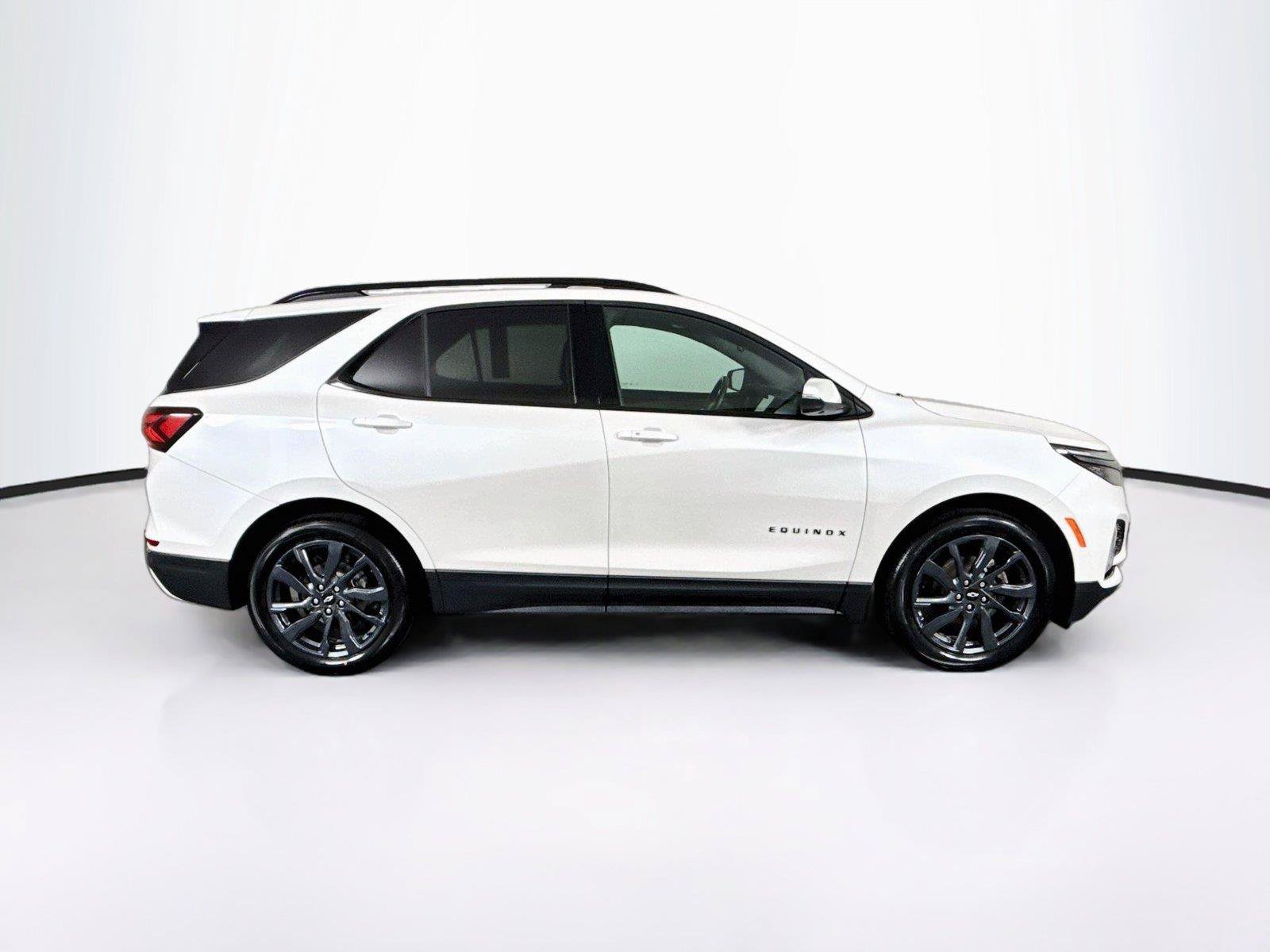 Used 2022 Chevrolet Equinox RS w/ RS Leather Package FWD image 11