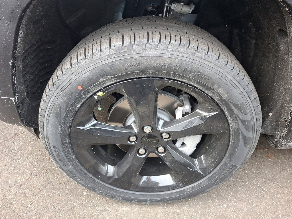 New 2025 Jeep Grand Cherokee Limited w/ Black Appearance Package image 4