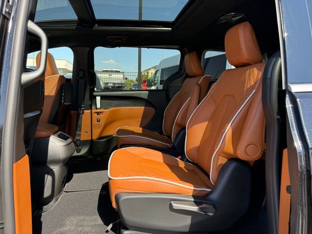 New 2026 Chrysler Pacifica Pinnacle image 31