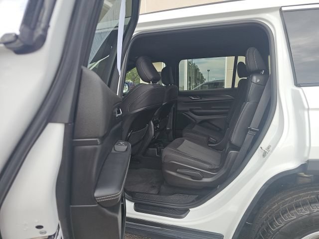 Used 2024 Jeep Grand Cherokee L Laredo w/ Trailer Tow Package AWD/4WD image 10