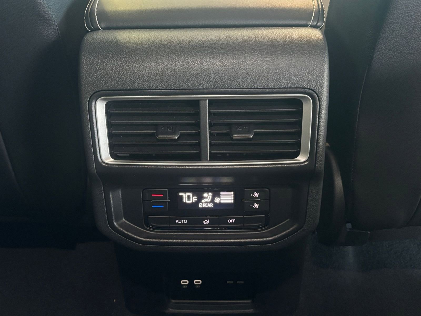 Used 2025 Volkswagen Atlas SE image 30