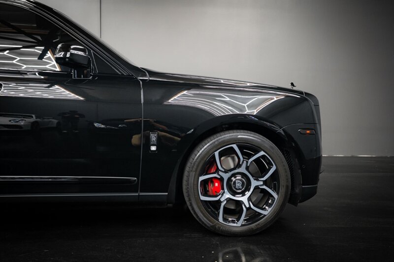 Used 2023 Rolls-Royce Cullinan Black Badge w/ Dark Exterior Package AWD/4WD image 11