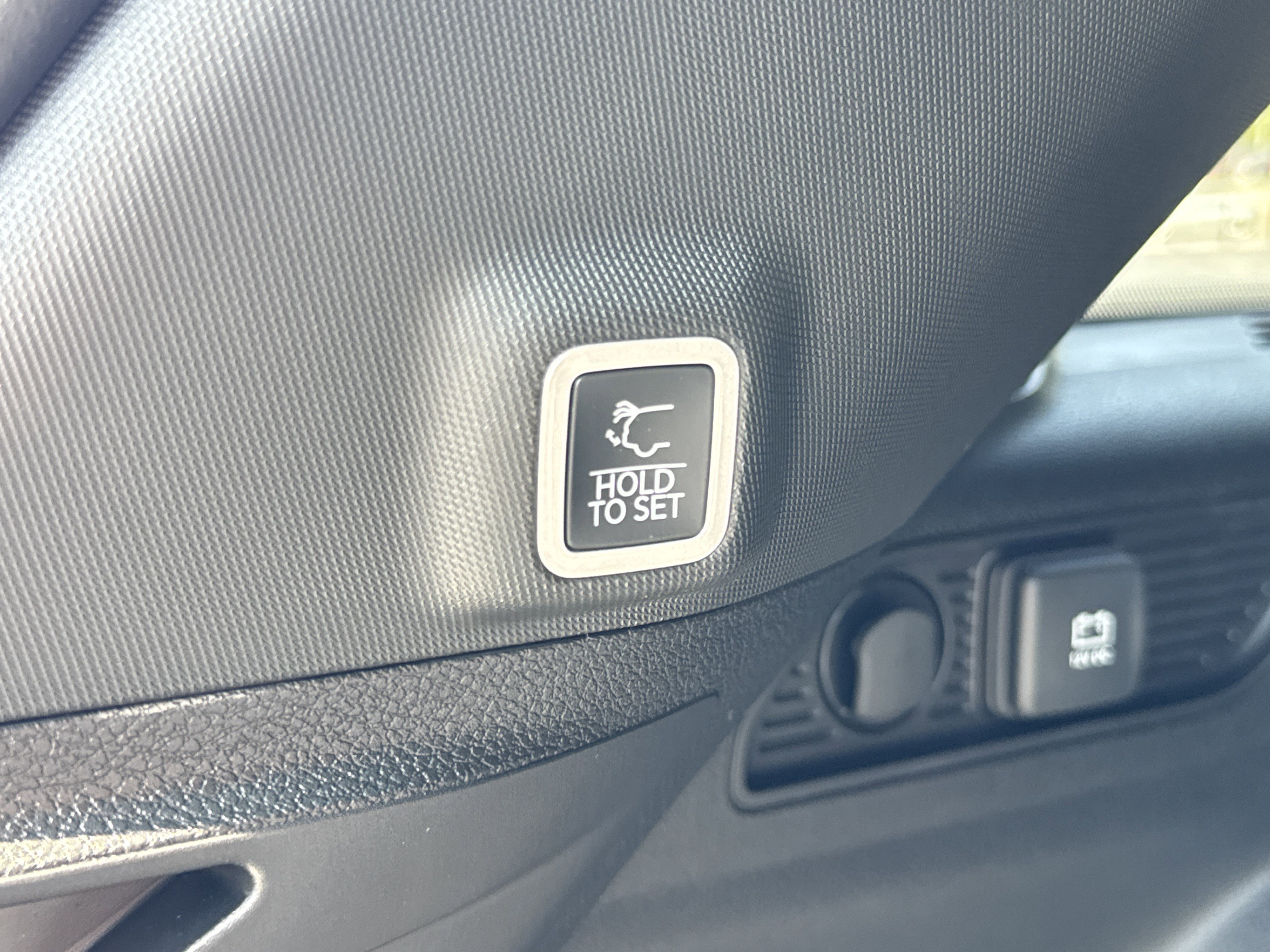 New 2026 Jeep Grand Cherokee Limited w/ Luxury Tech Group II image 23