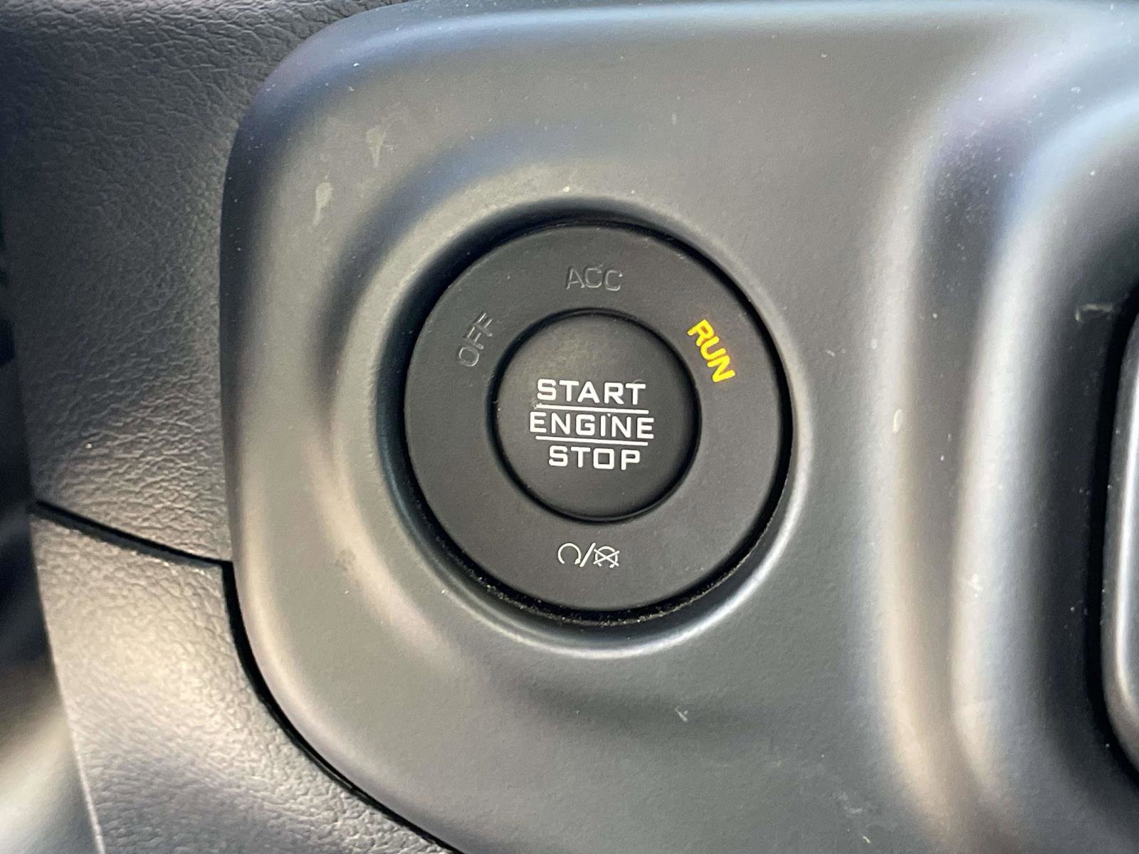 Used 2023 Jeep Gladiator Sport image 23