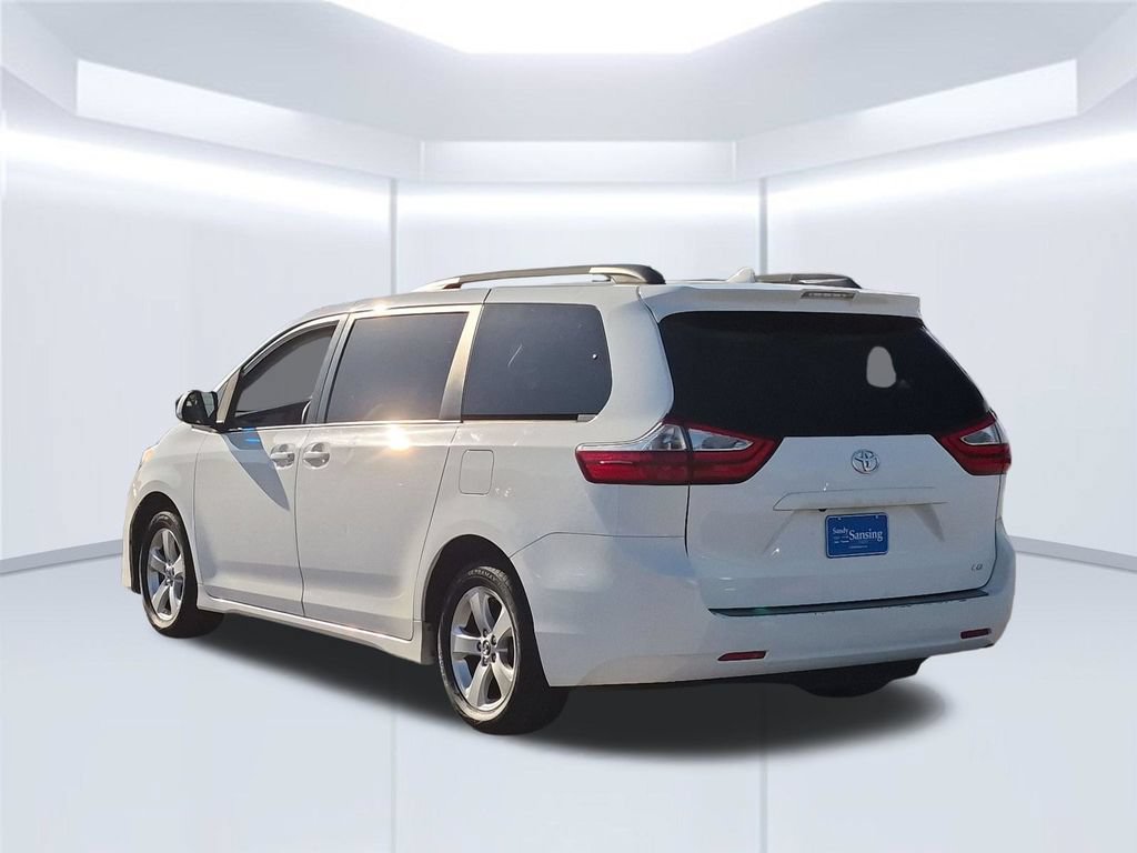 Used 2018 Toyota Sienna LE w/ Carpet Mat Package FWD image 3