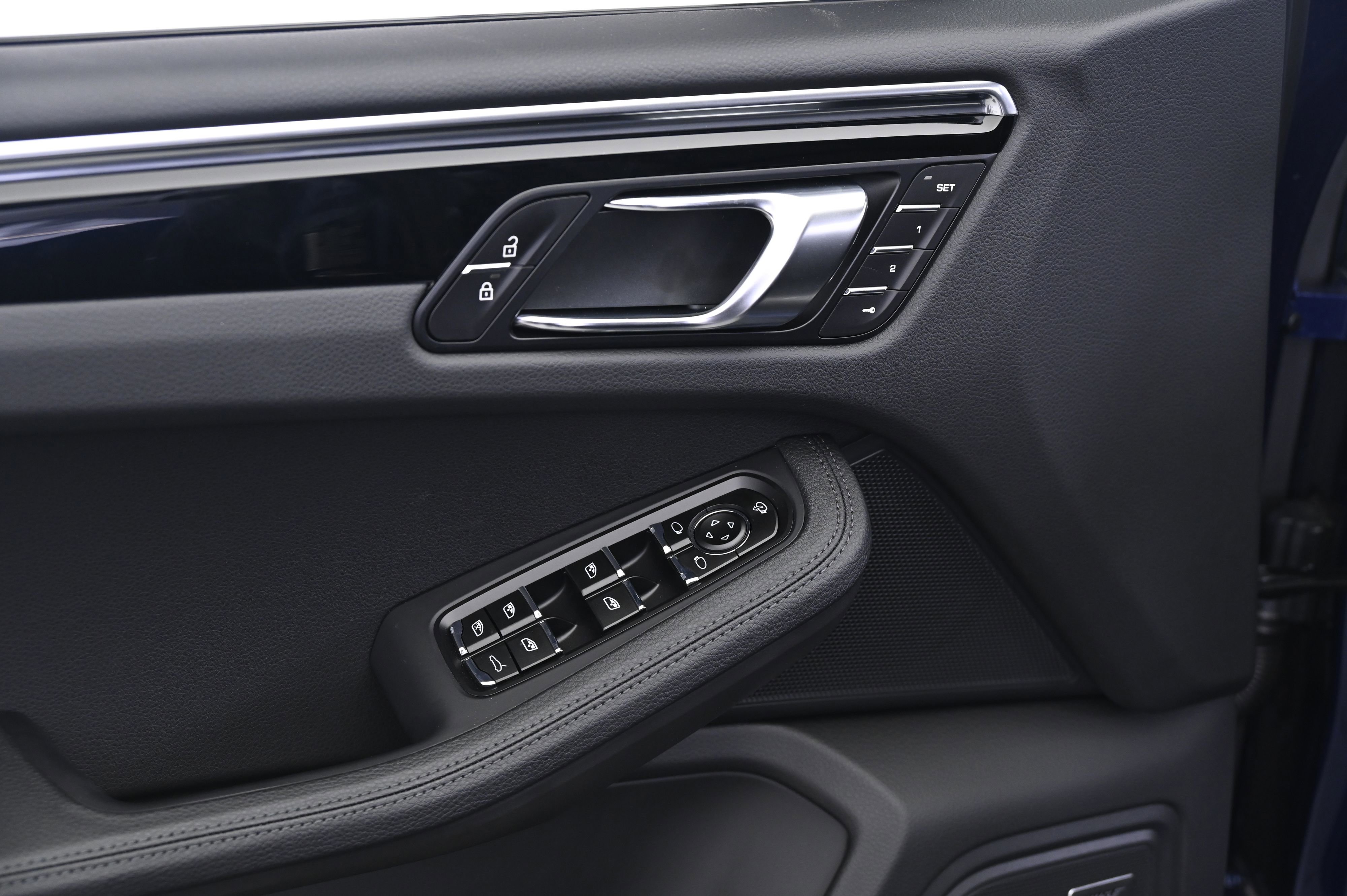 Certified 2025 Porsche Macan image 27