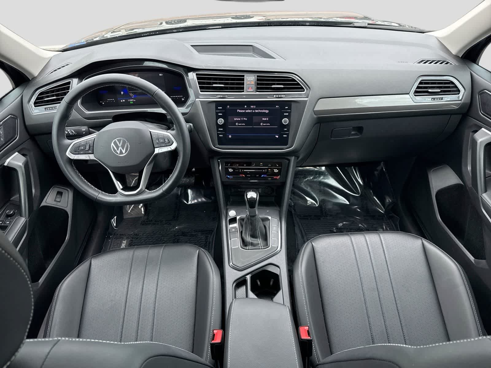 Used 2024 Volkswagen Tiguan SE w/ Panoramic Sunroof Package FWD image 22