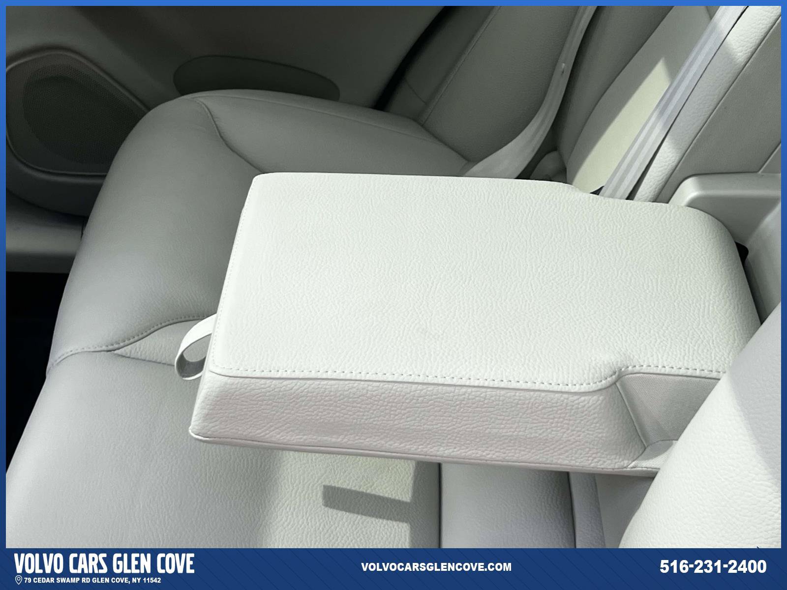 Used 2022 Volvo XC60 B5 Momentum w/ Climate Package AWD/4WD image 10