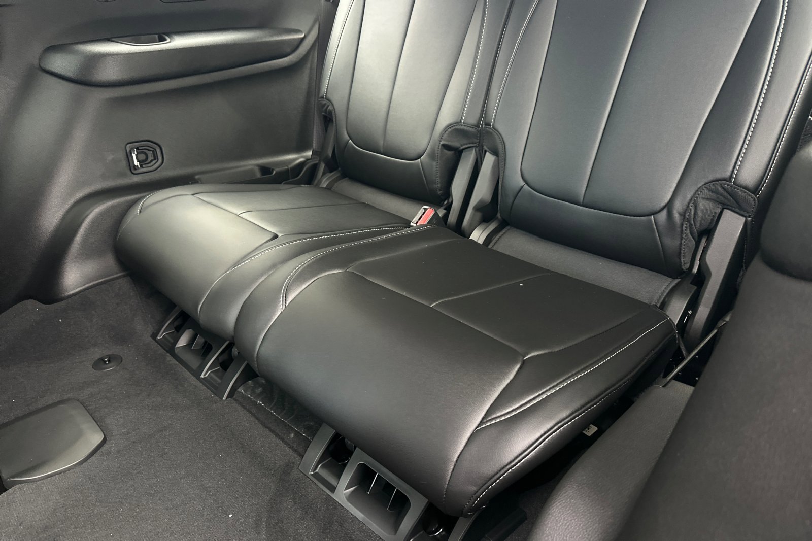 New 2025 Jeep Grand Cherokee L Limited w/ Black Appearance Package image 14