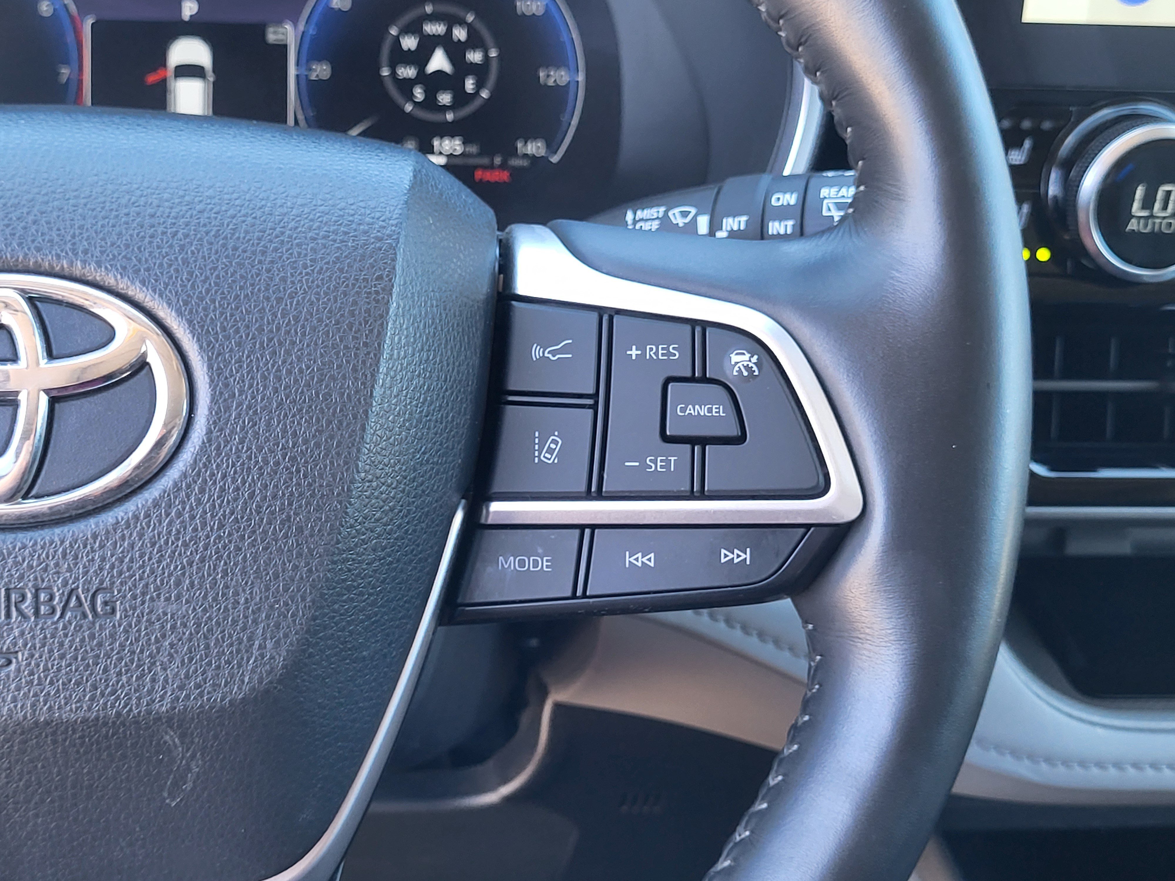 Used 2023 Toyota Highlander Limited AWD/4WD image 16