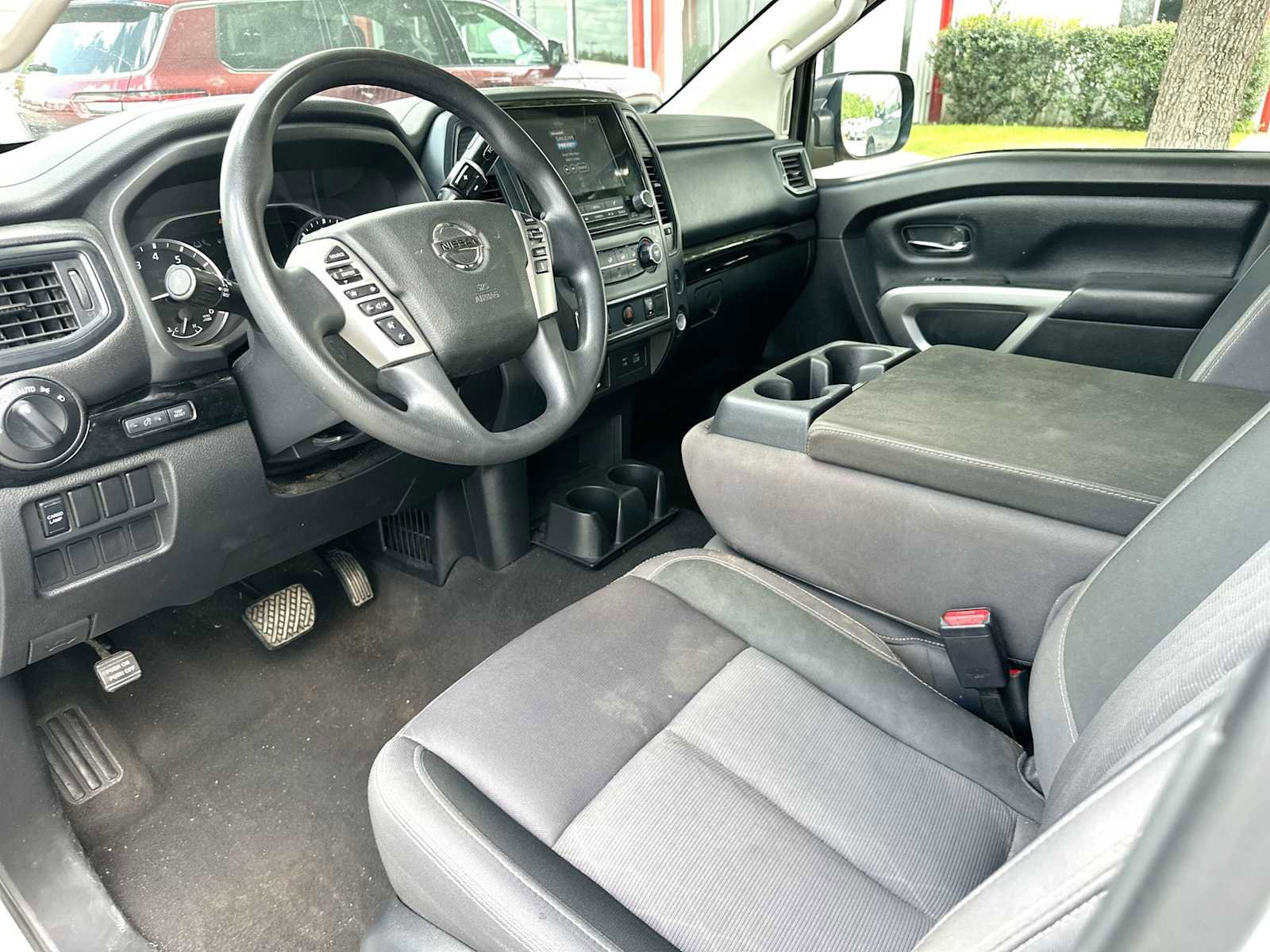 Used 2022 Nissan Titan SV image 18