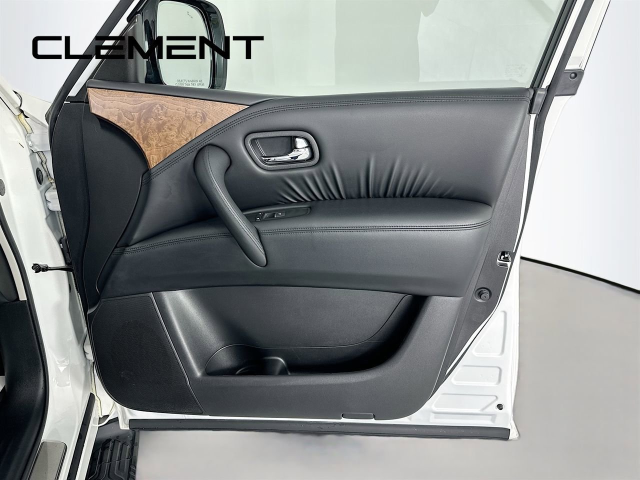 Used 2022 Nissan Armada SL w/ Captain's Chairs Package AWD/4WD image 37