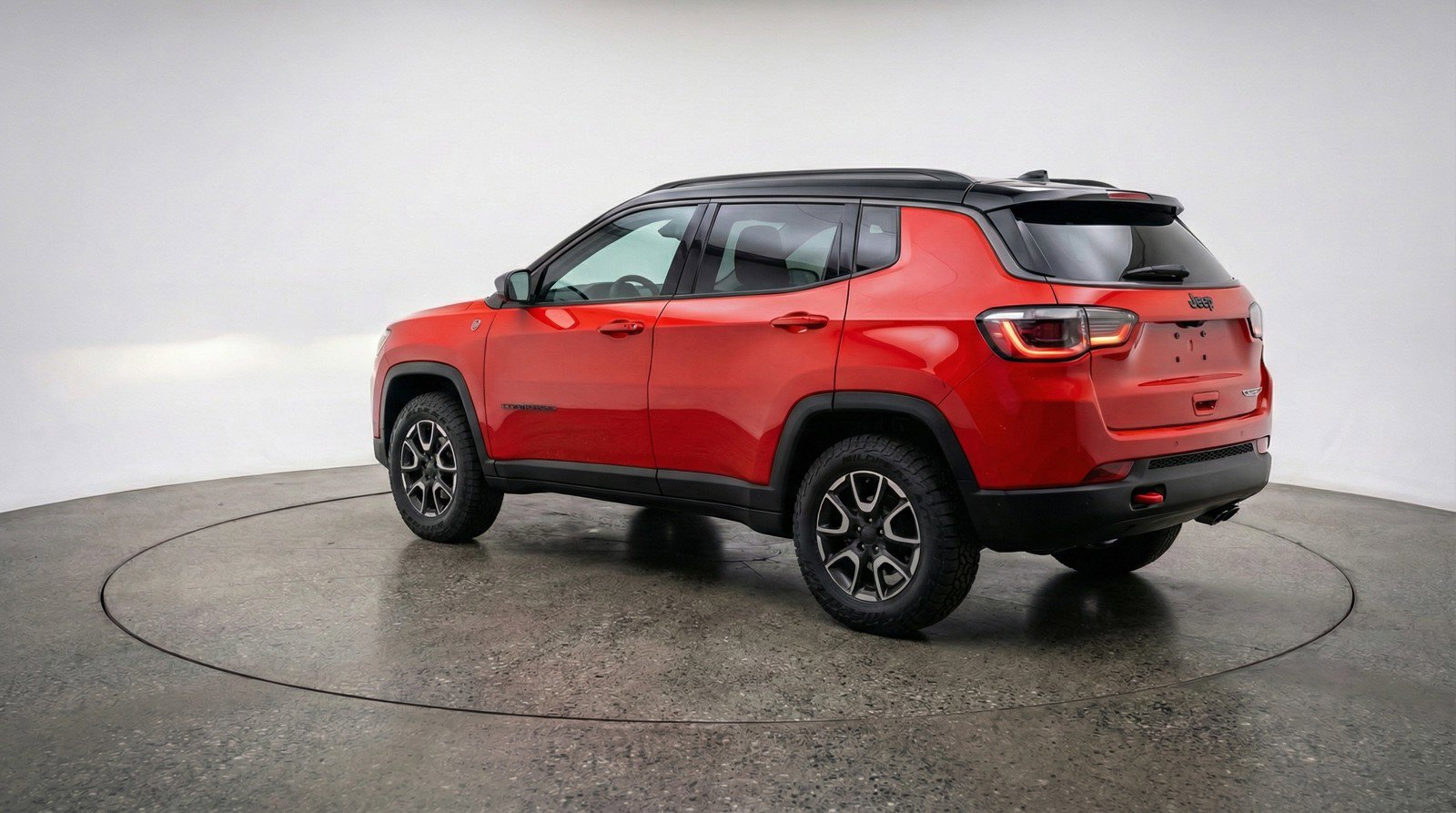 Used 2025 Jeep Compass Trailhawk image 6