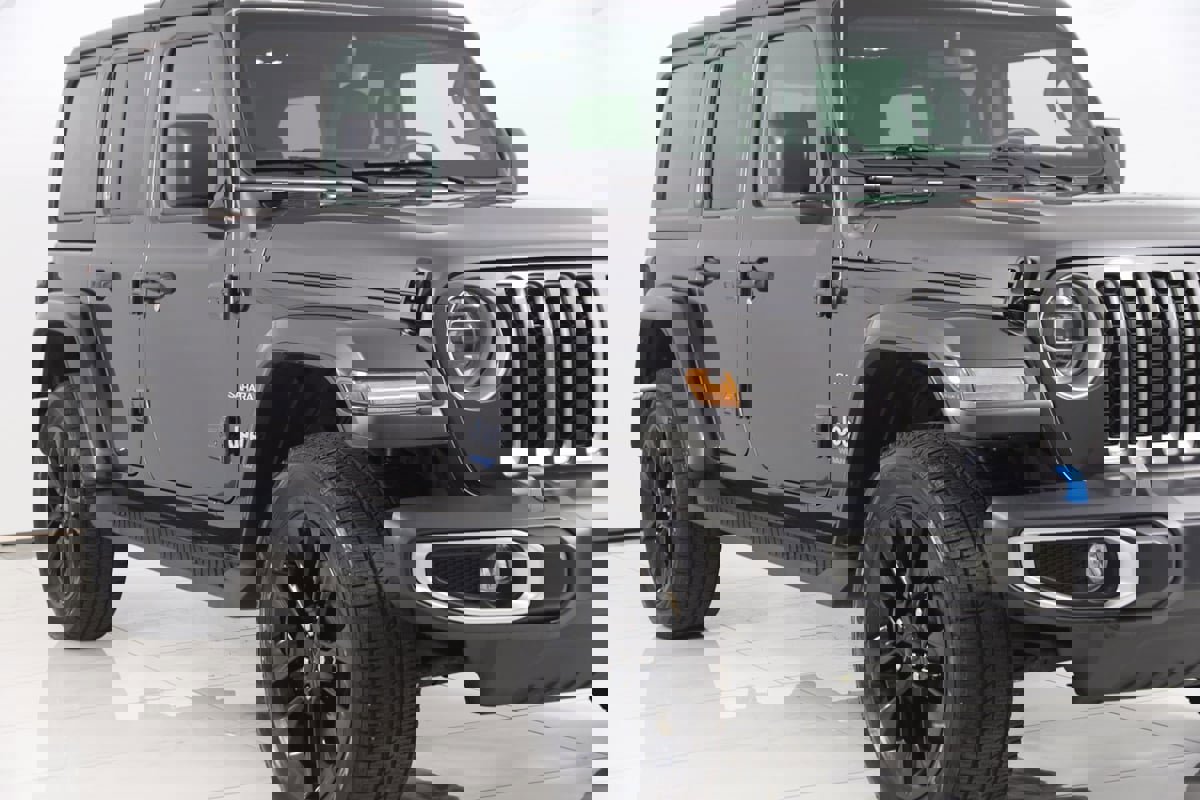 Used 2022 Jeep Wrangler Unlimited Sahara w/ Cold Weather Group image 42