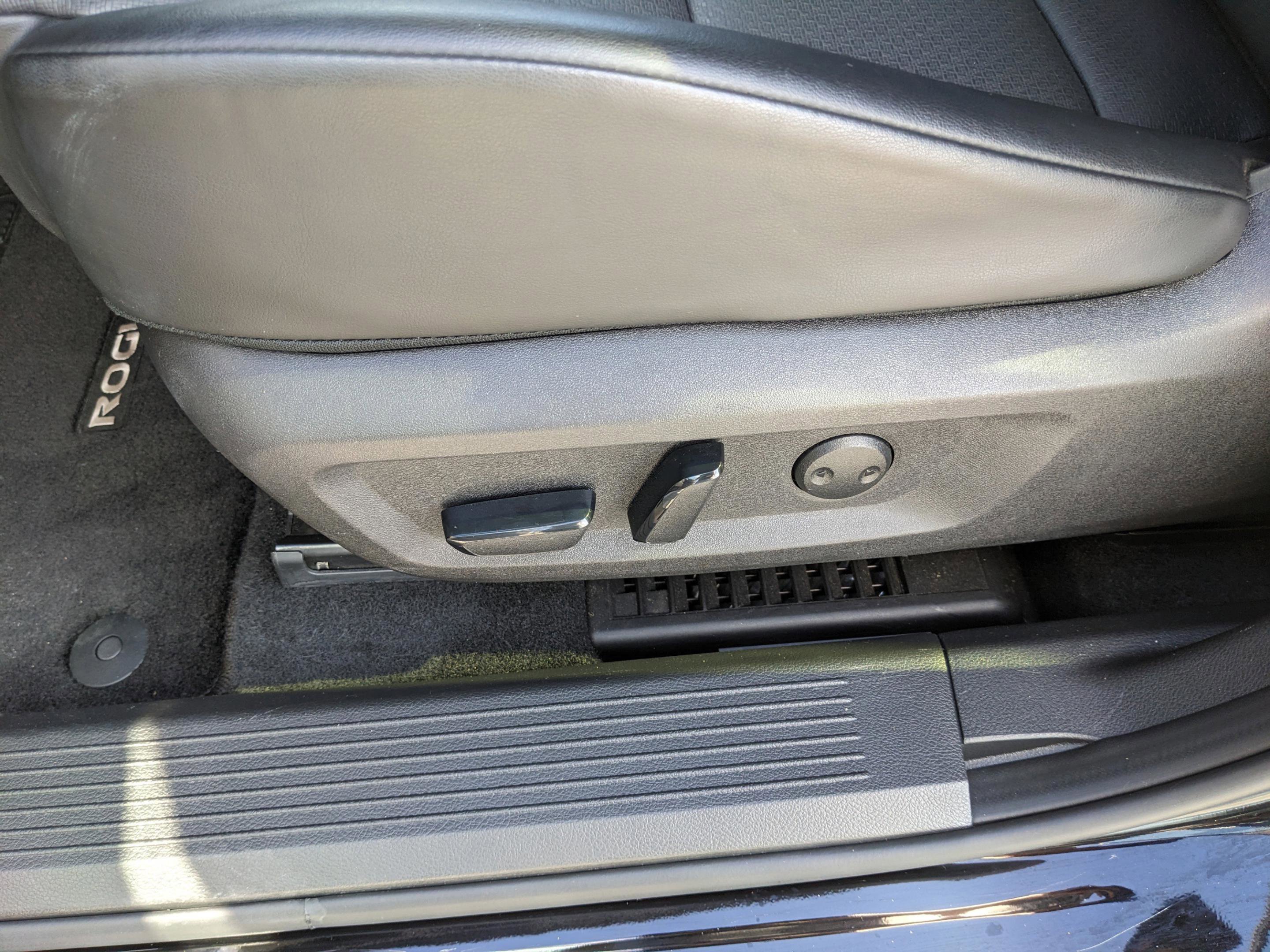 Used 2024 Nissan Rogue SV w/ SV Premium Package image 20