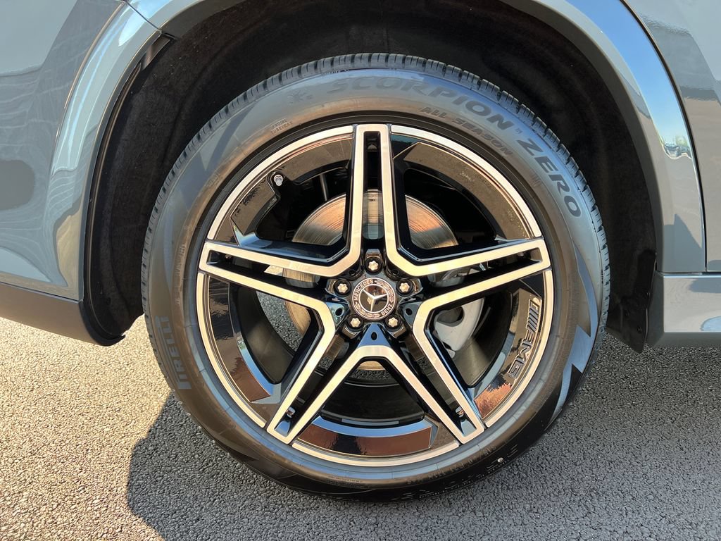 New 2026 Mercedes-Benz GLS 450 4MATIC image 37