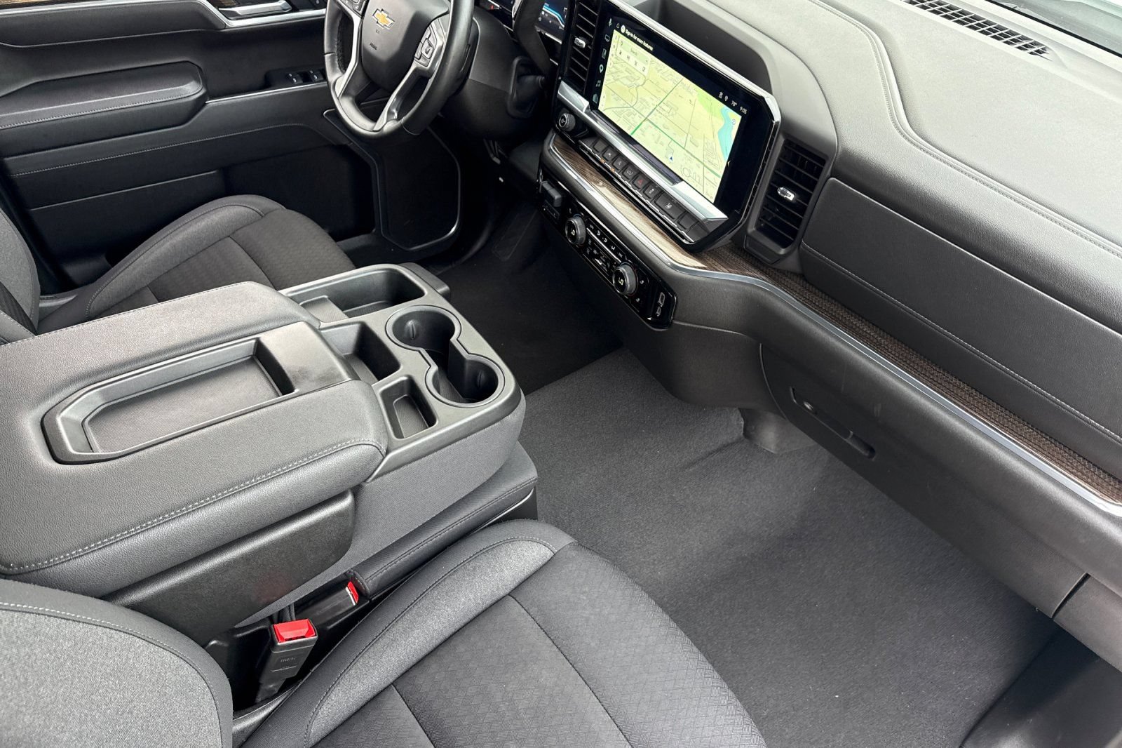 Used 2025 Chevrolet Silverado 1500 LT AWD/4WD image 12