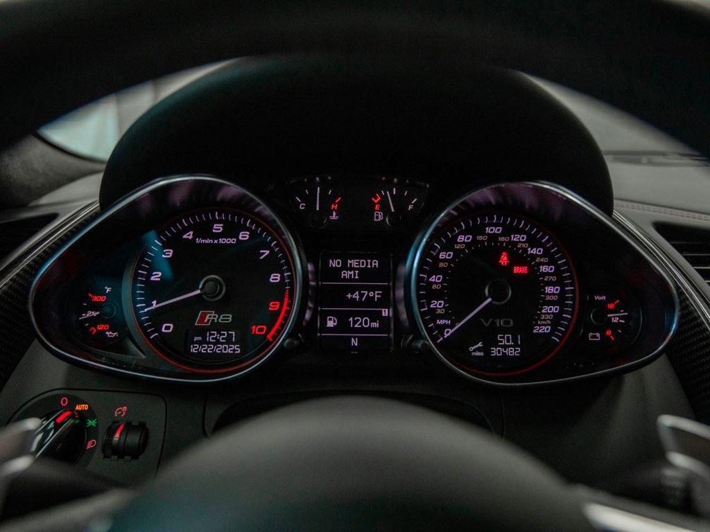 Used 2015 Audi R8 V10 plus w/ Full Leather Package image 26