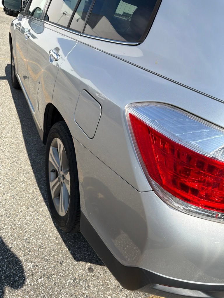 Used 2012 Toyota Highlander Limited w/ Tow Pkg AWD/4WD image 5