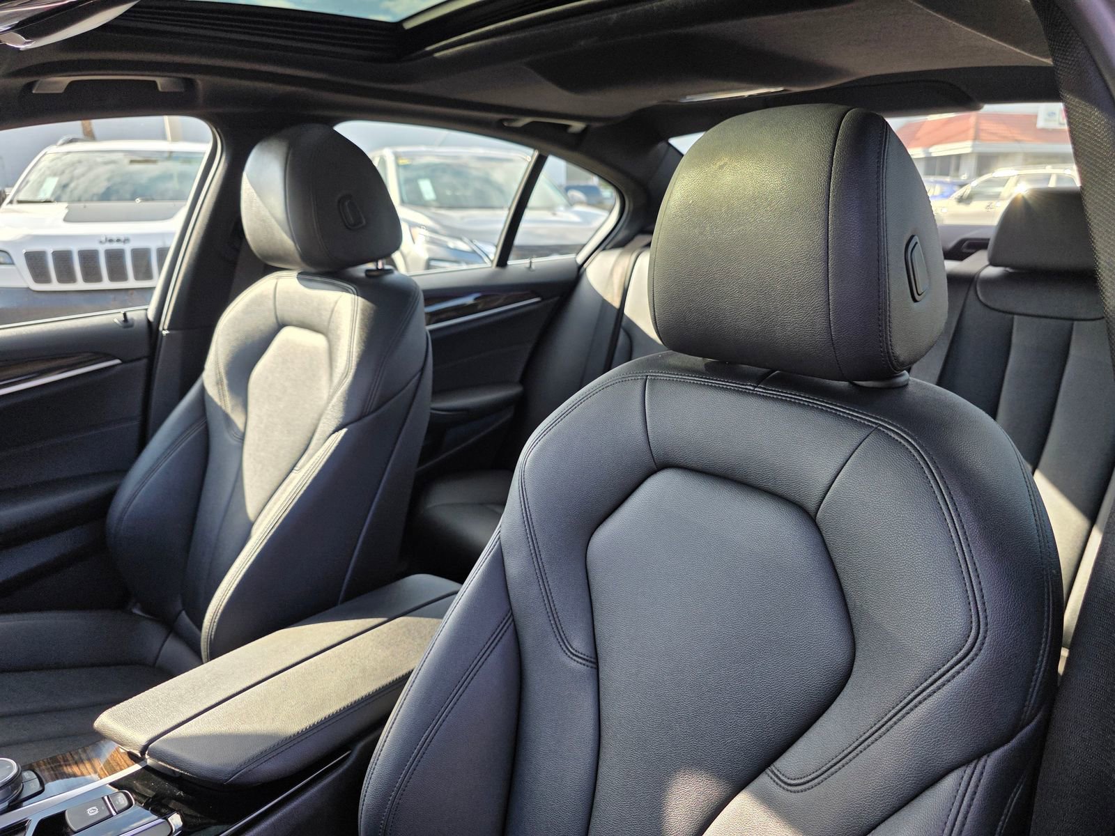 Used 2020 BMW 530e w/ Premium Package image 15