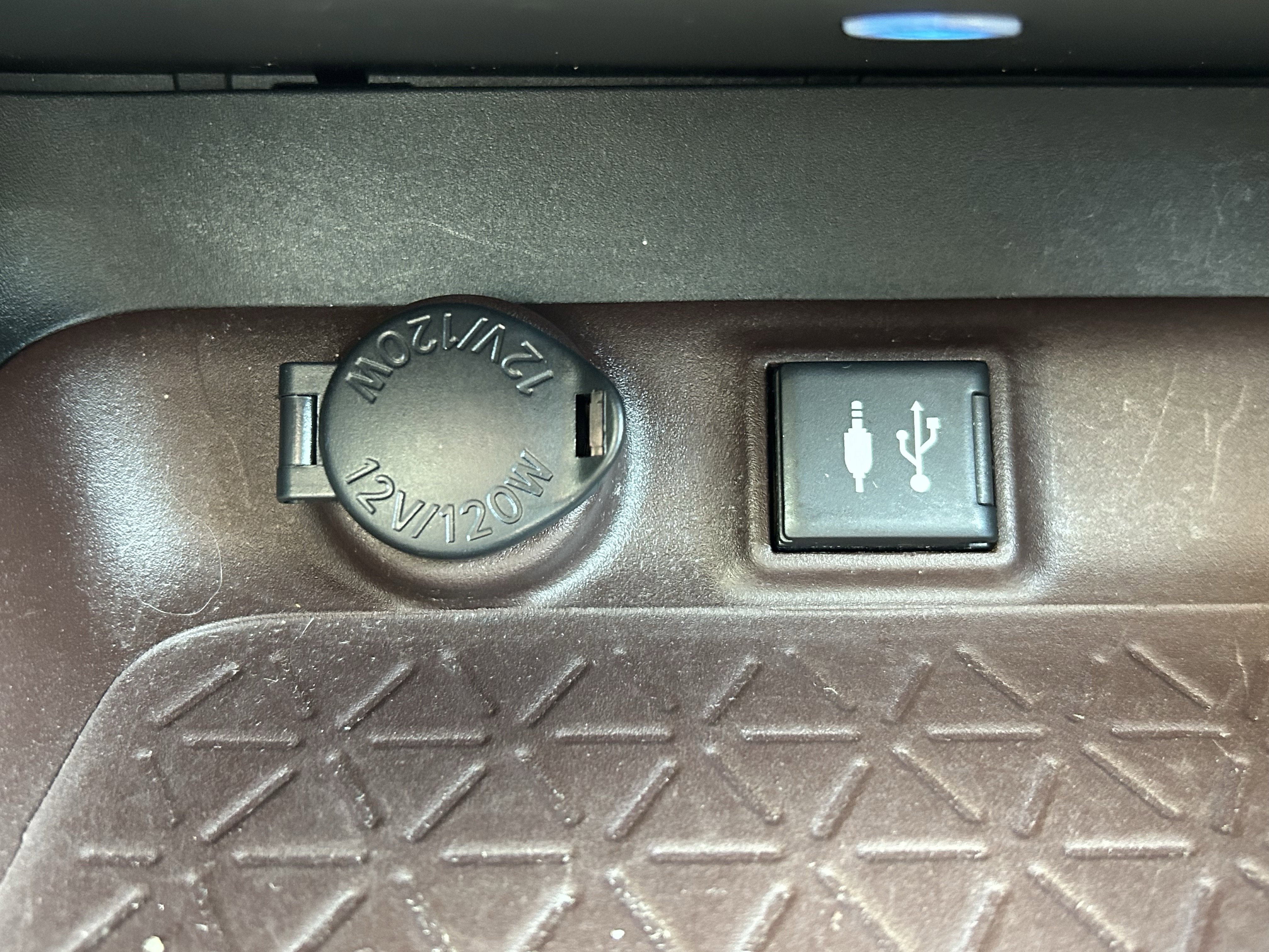 Used 2019 Toyota RAV4 Limited AWD/4WD image 32