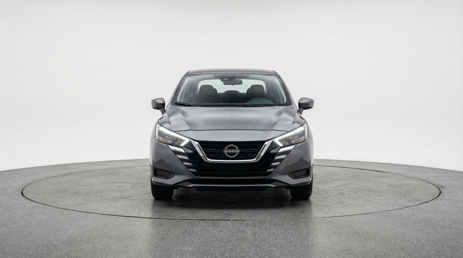 Used 2025 Nissan Versa SV image 2