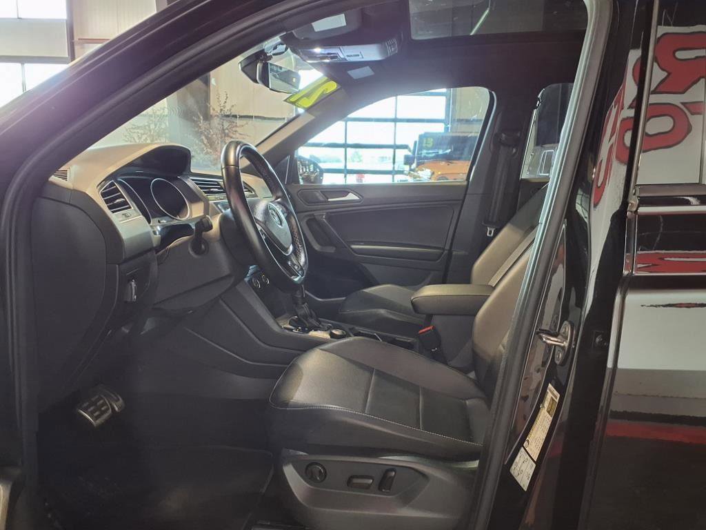 Used 2021 Volkswagen Tiguan SE R-Line image 18