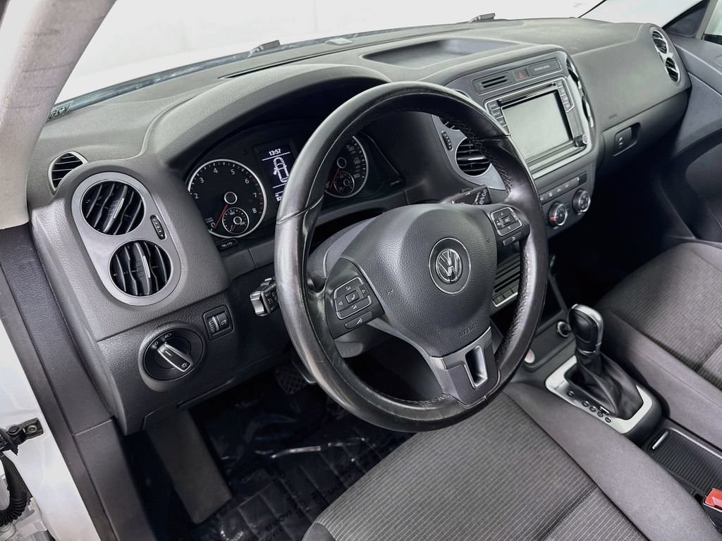 Used 2017 Volkswagen Tiguan Limited w/ Premium Package AWD/4WD image 10