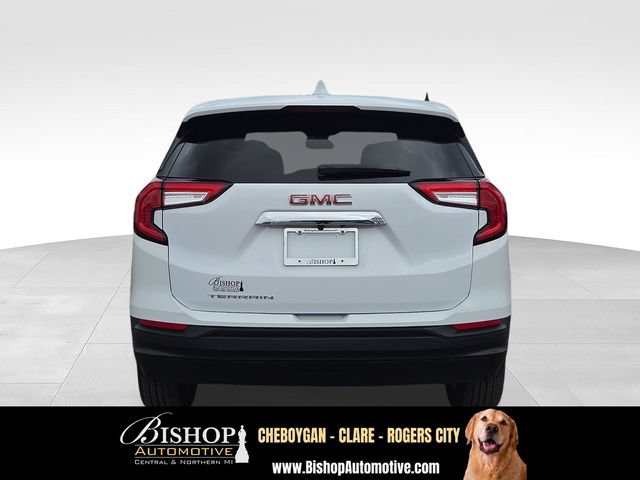 Used 2024 GMC Terrain SLE w/ LPO, Floor Liner Package FWD image 17