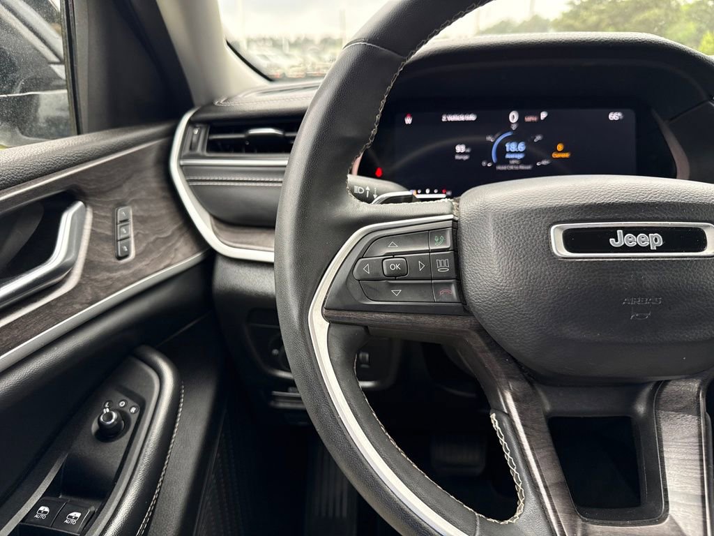 Used 2023 Jeep Grand Cherokee L Limited image 19