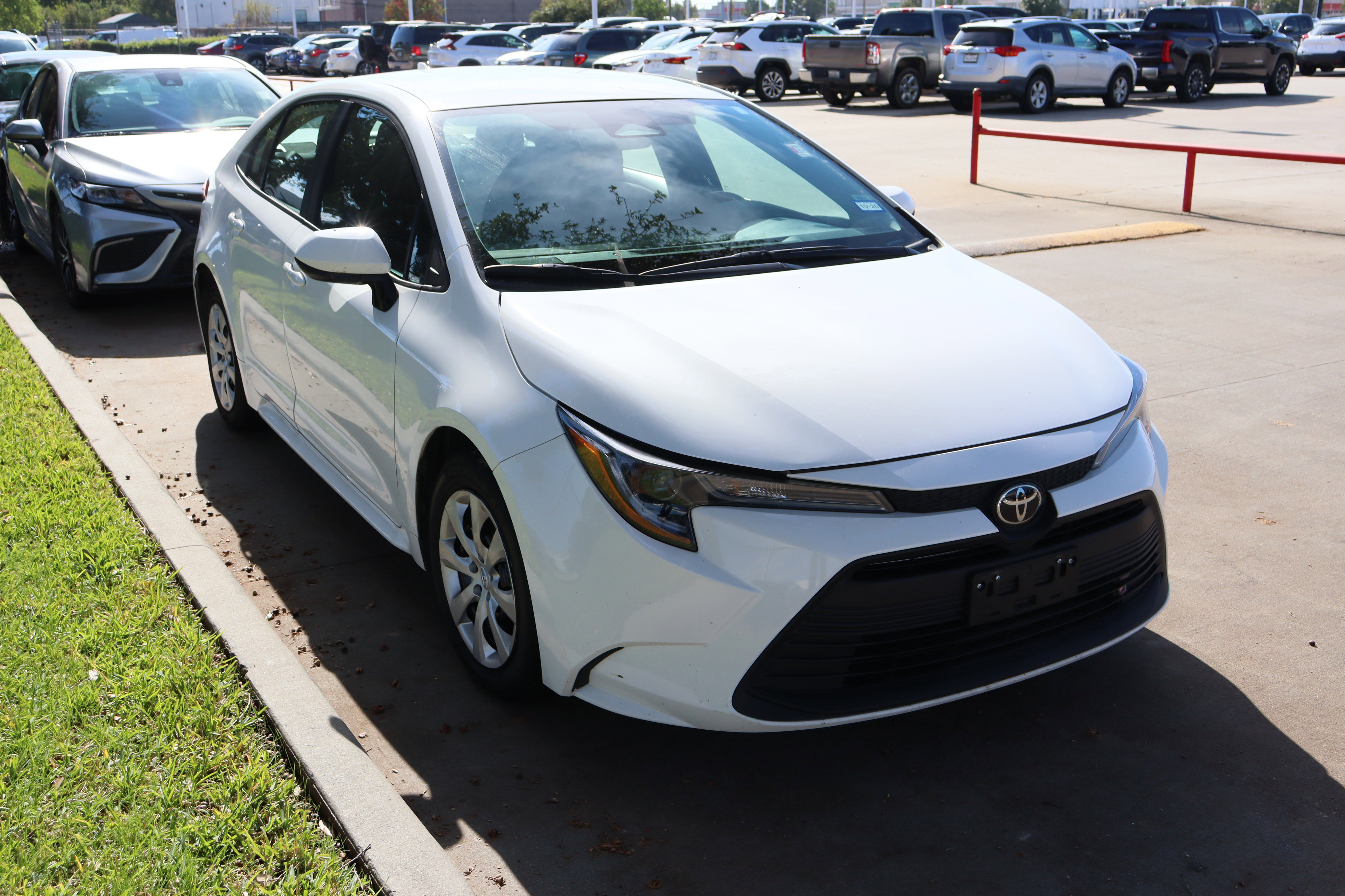 Certified 2025 Toyota Corolla LE image 2