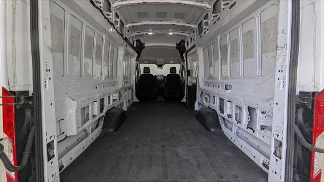 Used 2022 Ford E-Transit 148 High Roof Extended RWD image 14