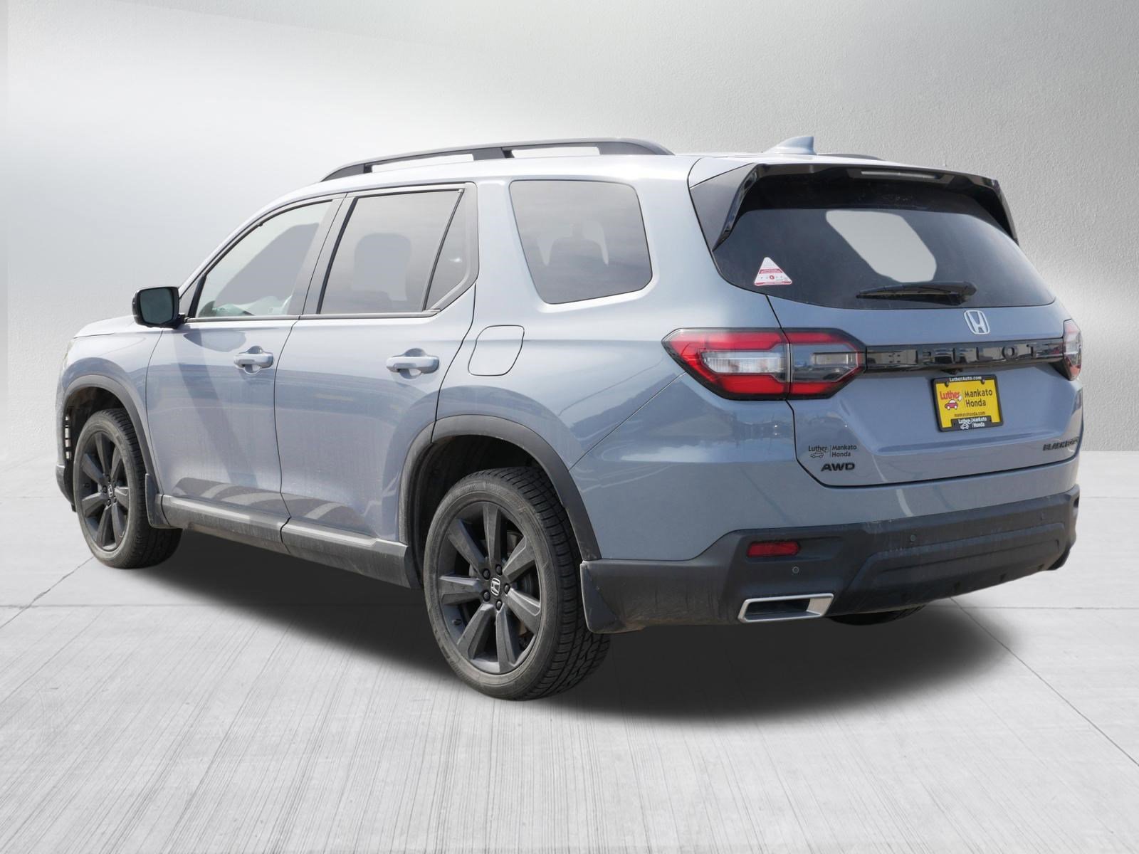 Certified 2025 Honda Pilot Black Edition image 5