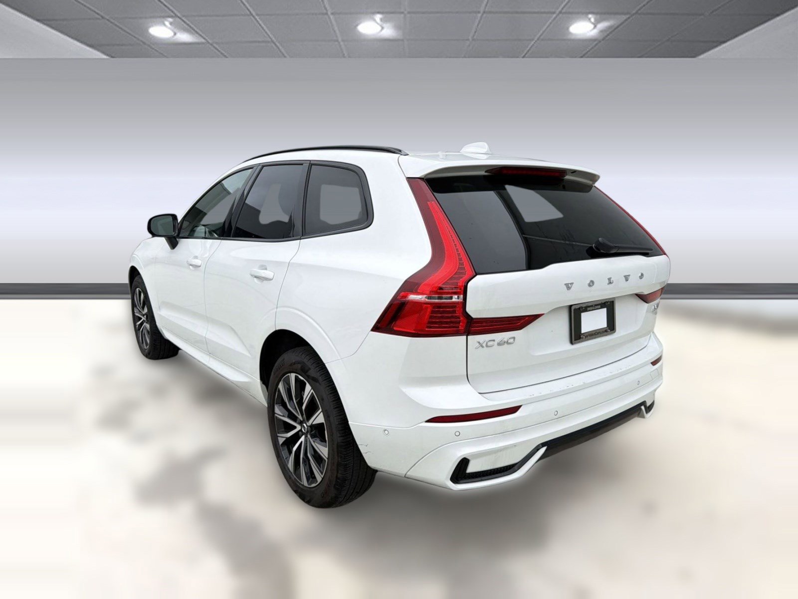 Certified 2025 Volvo XC60 B5 Plus image 3