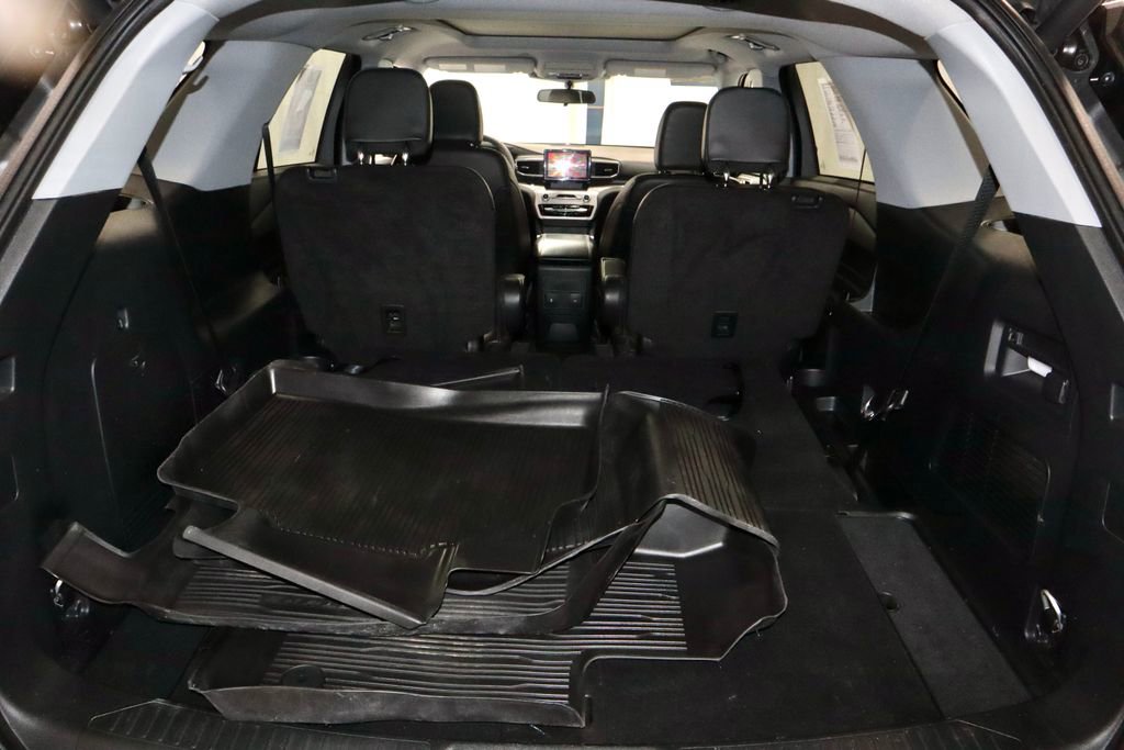 Used 2023 Ford Explorer XLT w/ Equipment Group 202A AWD/4WD image 15