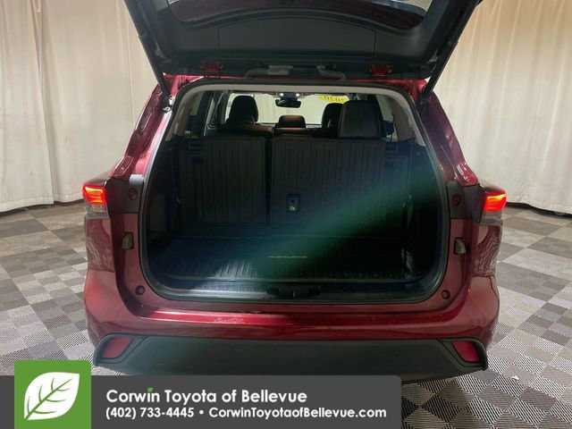 Used 2020 Toyota Highlander XLE image 17