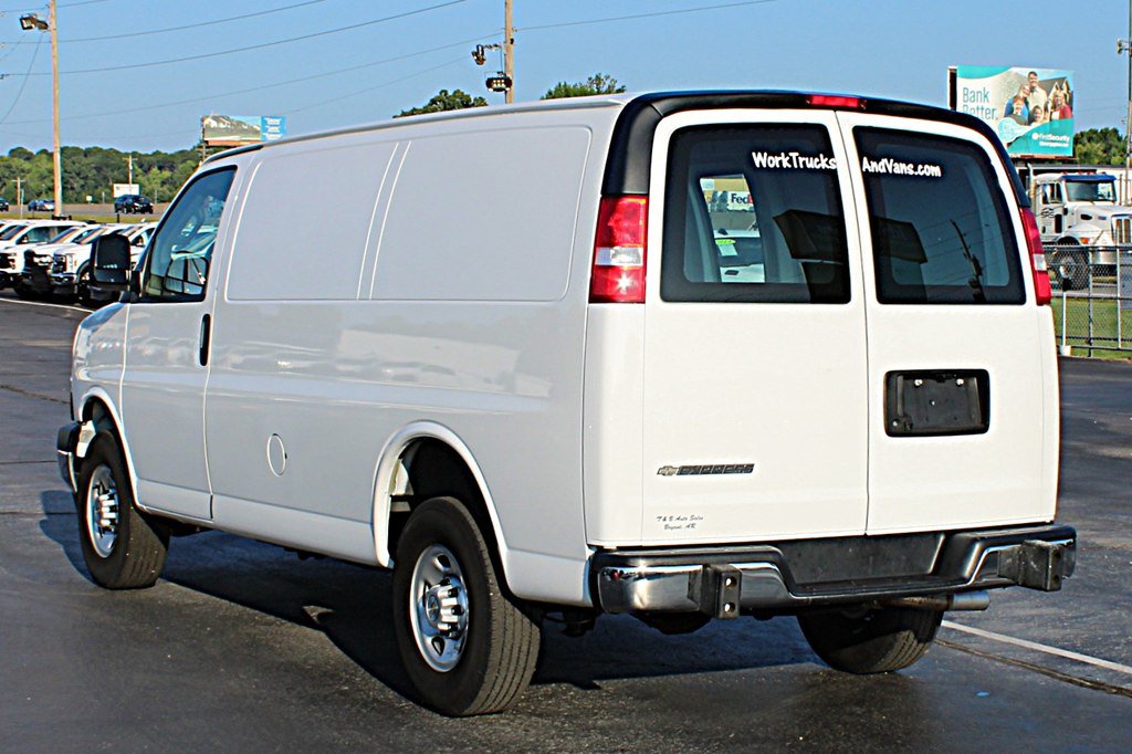 Used 2024 Chevrolet Express 2500 w/ Driver Convenience Package RWD image 4