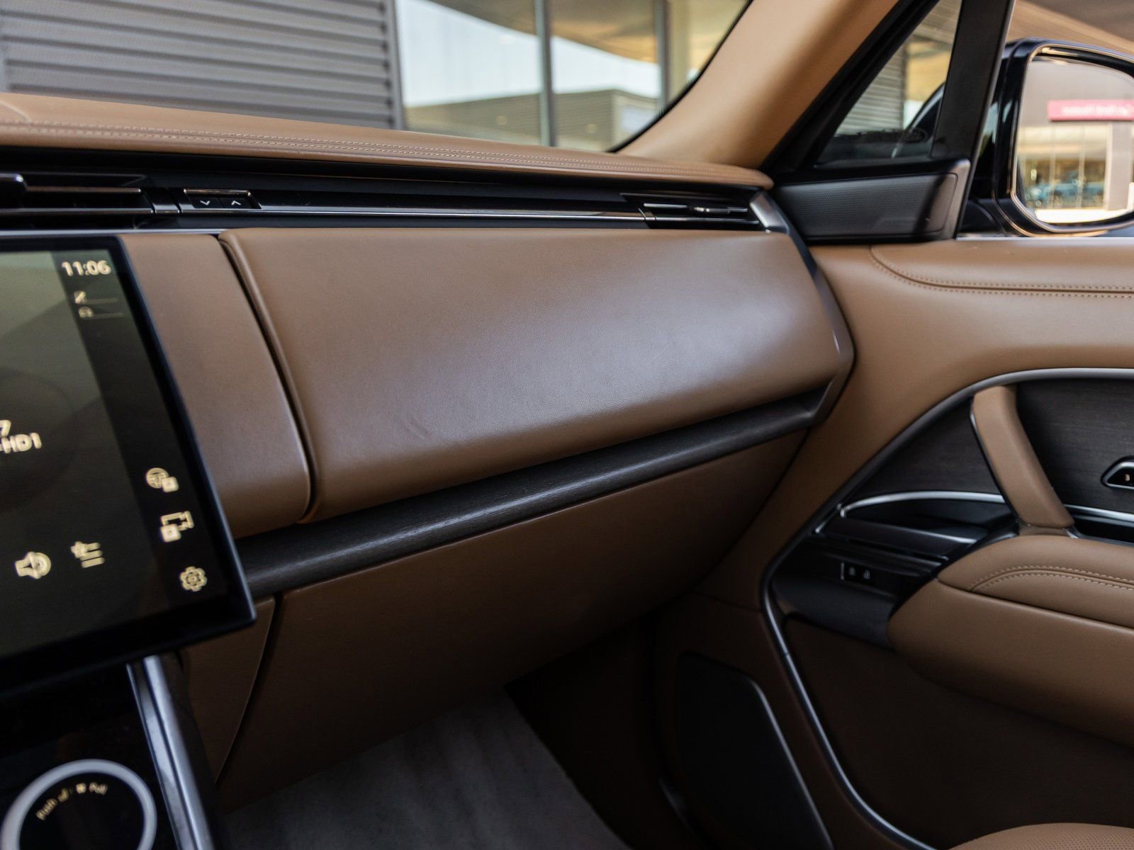 Used 2022 Land Rover Range Rover SV image 28