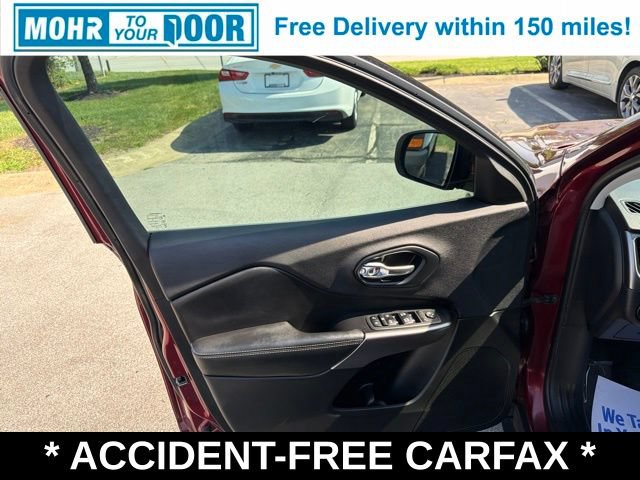 Used 2019 Jeep Cherokee Latitude w/ Popular Appearance Group FWD image 12