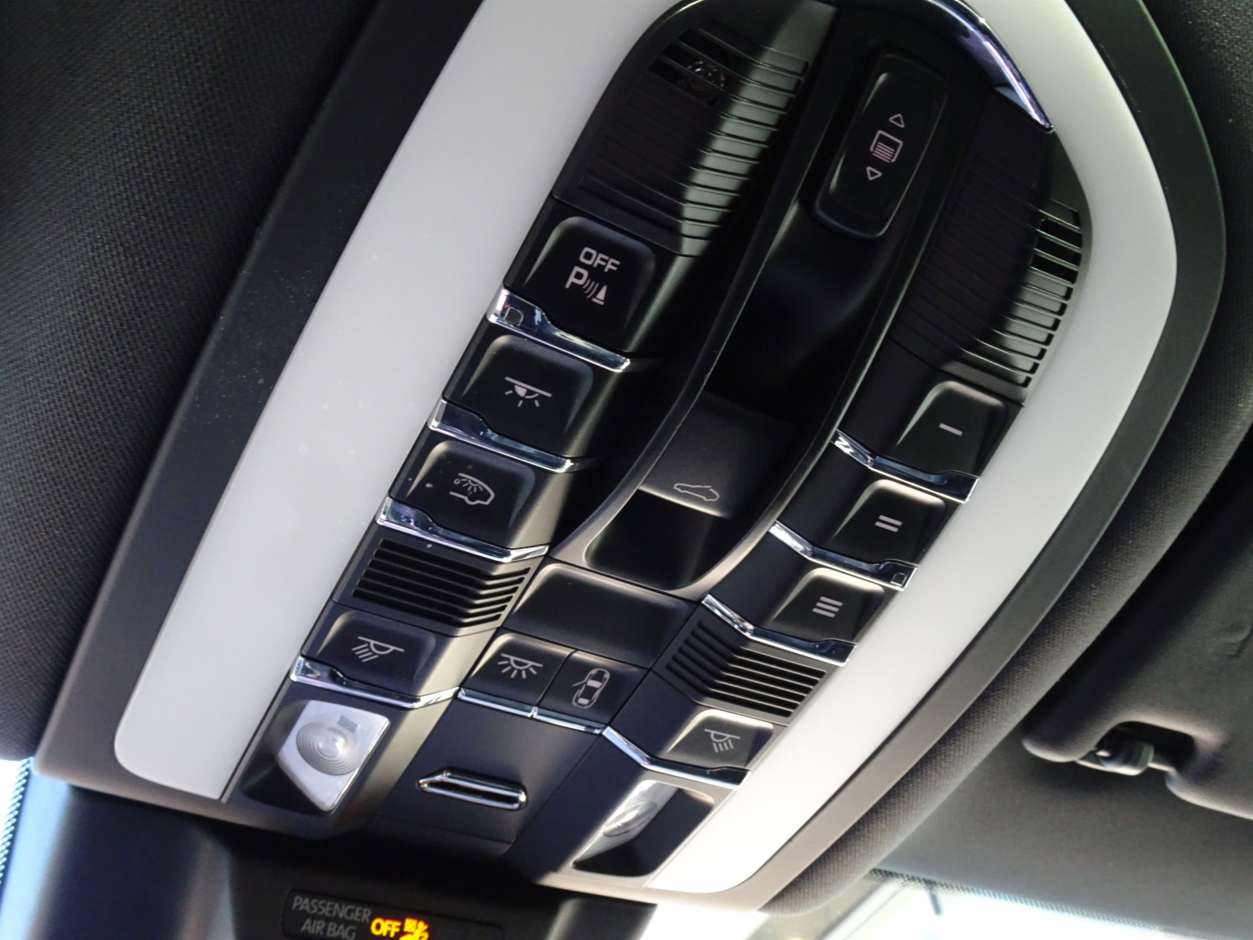 Used 2021 Porsche Macan AWD/4WD image 27