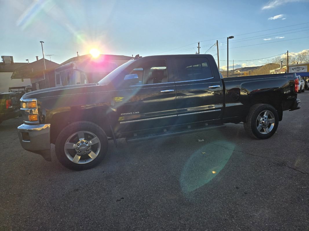 Used 2015 Chevrolet Silverado 2500 LTZ w/ LTZ Plus Package image 5