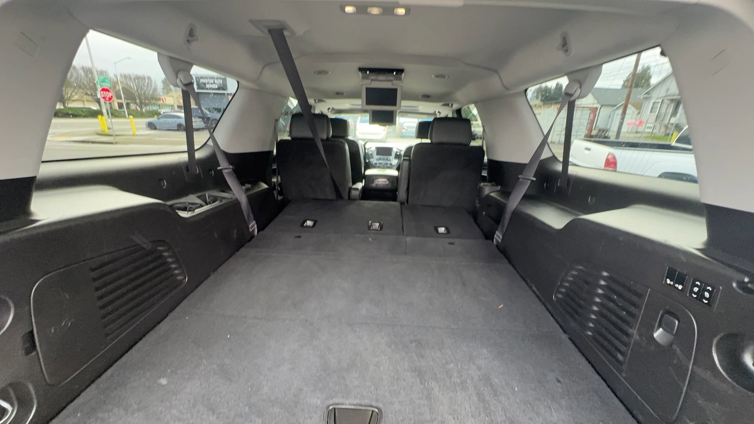 Used 2016 Chevrolet Suburban LT image 25