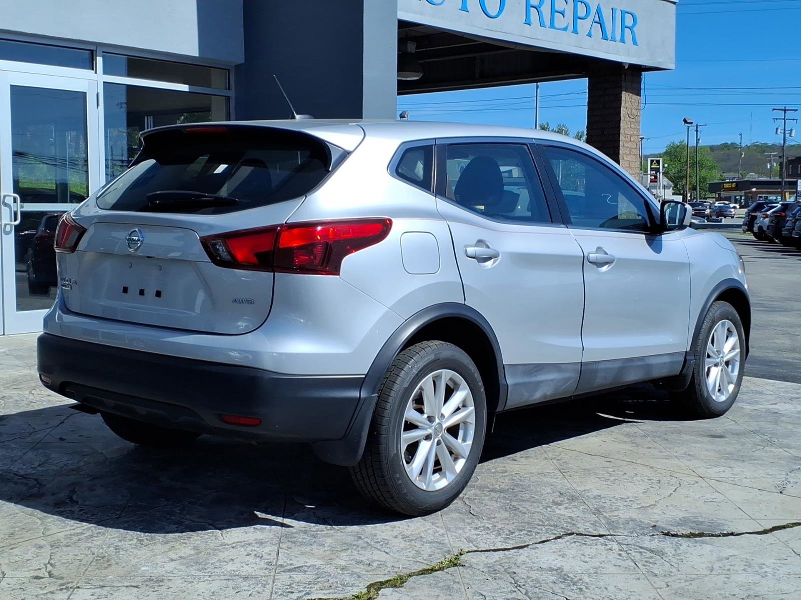 Used 2018 Nissan Rogue Sport S w/ S Appearance Package AWD/4WD image 3
