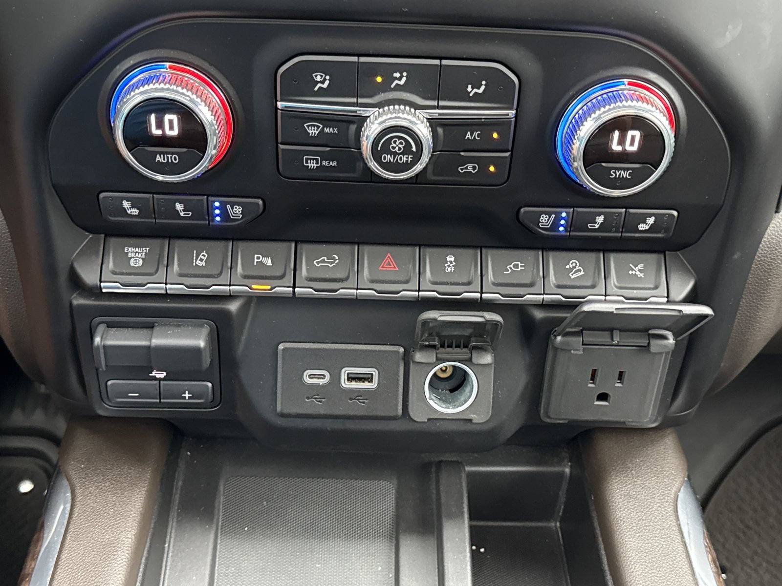 Used 2023 GMC Sierra 2500 Denali w/ Denali Ultimate Package AWD/4WD image 32