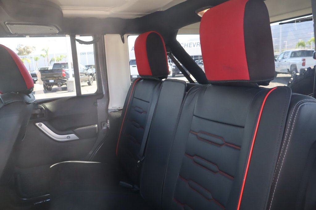 Used 2018 Jeep Wrangler Unlimited Rubicon w/ Connectivity Group AWD/4WD image 33