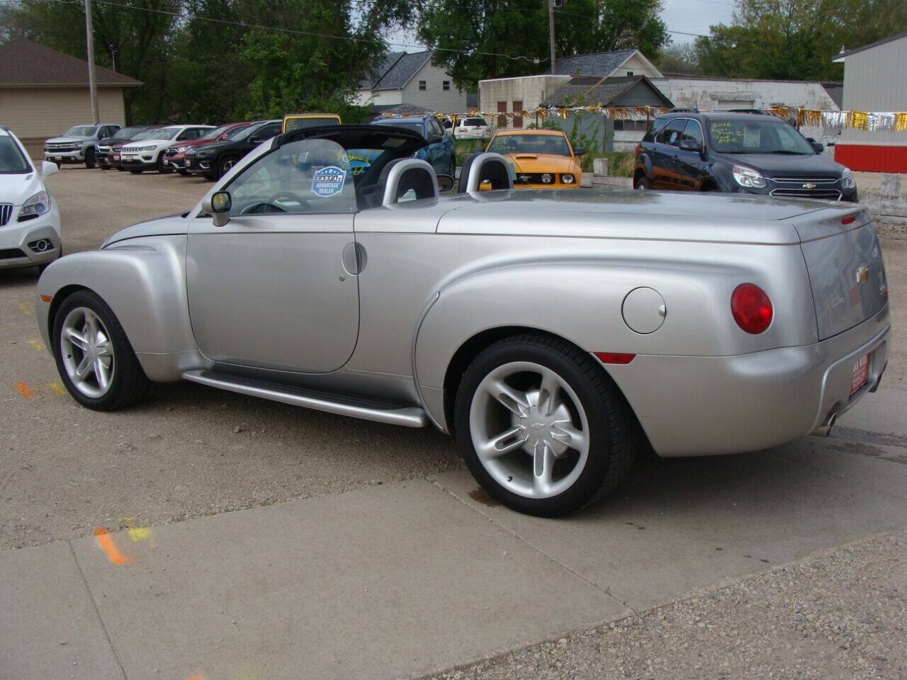 Used 2004 Chevrolet SSR w/ Preferred Equipment Group RWD image 22