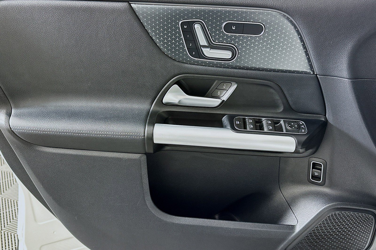 Used 2025 Mercedes-Benz GLA 250 4MATIC image 21