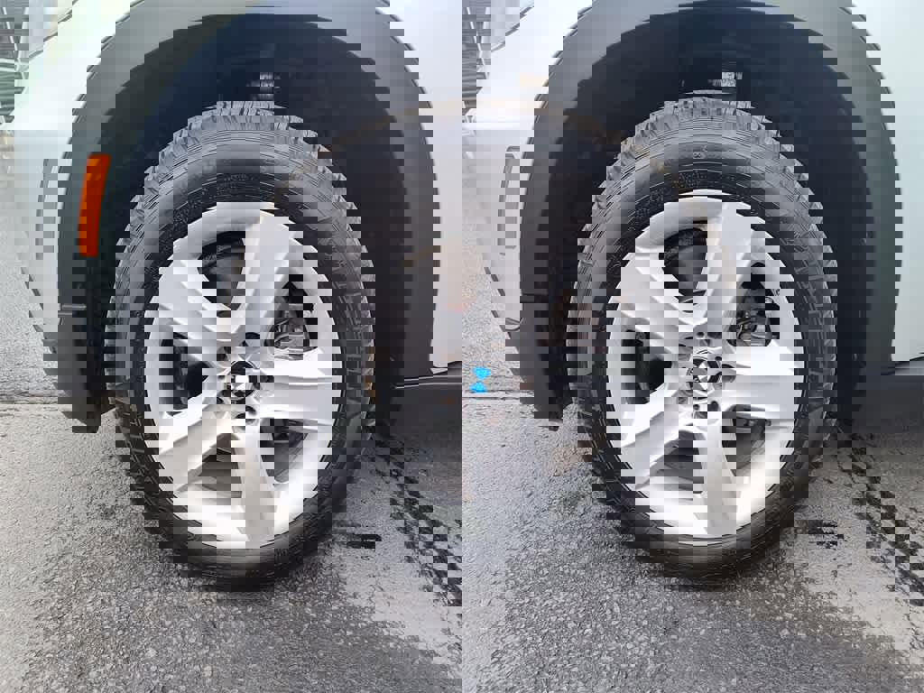 Used 2010 BMW X5 xDrive35d image 10