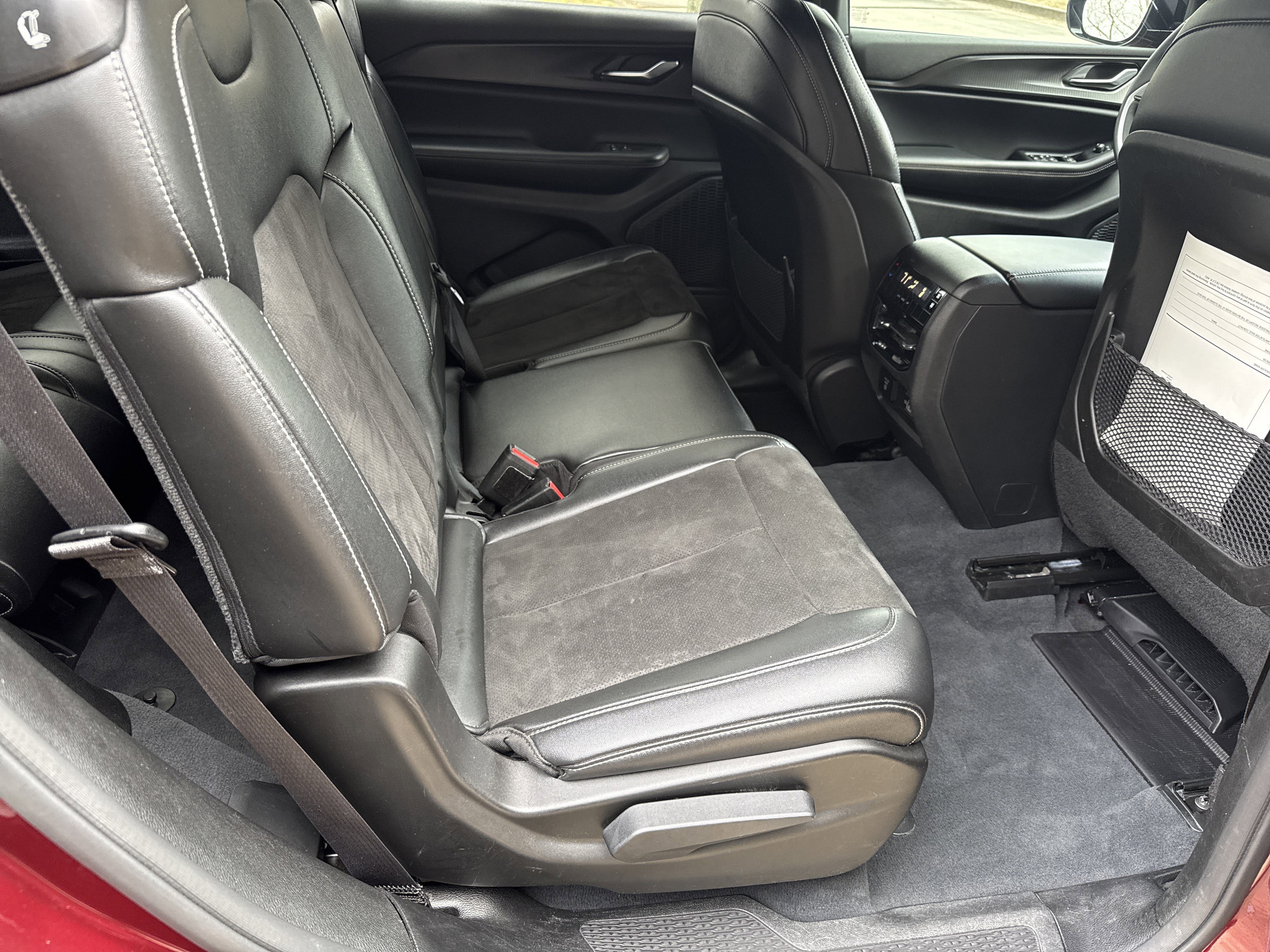 Used 2023 Jeep Grand Cherokee L Laredo image 15